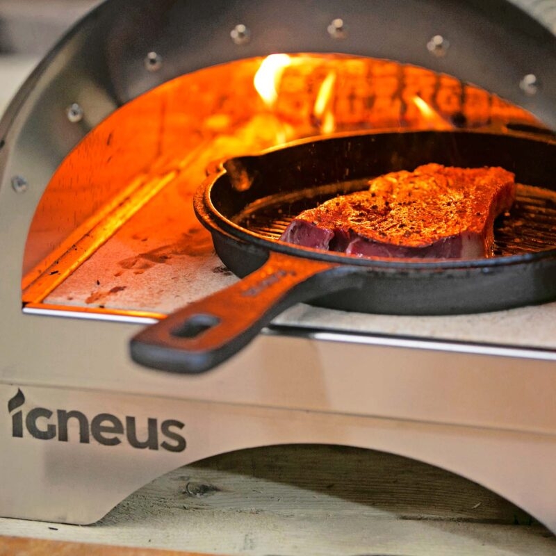 gratar la cuptorul de pizza igneus